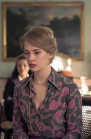 Lady Barbara Berowne (Lily Sacofsky)