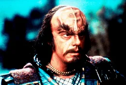 Kommandant Kruge (Christopher Lloyd) will das "Genesis"-Geheimnis und den Materieumwandler in seinen Besitz bringen ...