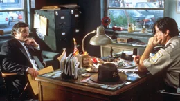 Moe Tilden (Robert de Niro, li.) vom NYPD bittet Freddy Heflin (Sylvester Stallone, re.) um Hilfe