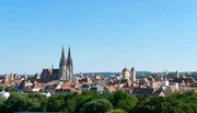 UNESCO-Weltkulturerbe Regensburg; die Stadt als typisches Beispiel, dass gerade Städte mit alter Bausubstanz eine hohe Lebensqualität für Mensch und Natur bieten. UNESCO-Weltkulturerbe Regensburg; die Stadt als typisches Beispiel, dass gerade Städte mit alter Bausubstanz eine hohe Lebensqualität für Mensch und Natur bieten.