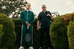 v.li.: Sebastian (Sebastian Maniscalco), Salvo (Robert De Niro).