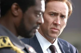Yuri (Nicolas Cage, r.) verkauft in gr&ouml;&szlig;eren Umfang Waffen an den brutalen Diktator von Liberia, Andre Baptiste (Eamonn Walker).  +++ Die Verwendung des sendungsbezogenen Materials ist nur mit dem Hinweis und Verlinkung auf RTL+ gestattet. +++