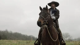 Oklahoma, 1906. Der verwitwete Farmer Henry McCarty (Tim Blake Nelson) f&uuml;hrt ein einfaches Leben.