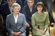 L-R: Miss Jane Marple (Julia McKenzie) und Mildred (Sarah Smart)