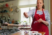 Zu Tisch in... Zentral-Finnland Staffel 1 Folge 10 Maija bereitet einen Beerenkuchen