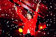 Sänger Mick Jagger (GBR/Rolling Stones) im Konfettiregen - Bridges to Babylon Europa Tournee. Zagreb. Sänger Mick Jagger (GBR/Rolling Stones) im Konfettiregen - Bridges to Babylon Europa Tournee. Zagreb.