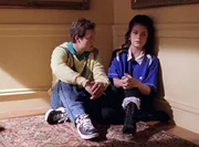 Erinnerungen an damals kommen auf: Christopher (Phillip Glenn Van Dyke, l.) und Lorelai (Chelsea Brummet, r.) ...