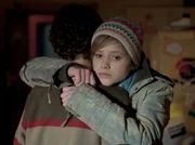 Sophie (Annica Röhlinger) fällt es sehr schwer, von Tommy (Lucas Leppert) Abschied zunehmen. Sophie (Annica Röhlinger) fällt es sehr schwer, von Tommy (Lucas Leppert) Abschied zunehmen.