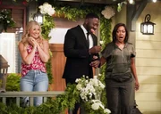 (v.l.n.r.) Gemma Johnson (Beth Behrs); Malcolm Butler (Sheaun McKinney); Tina Butler (Tichina Arnold)