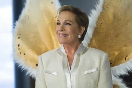 Lily (Julie Andrews) ist Chefin der Zahnfee-Dynastie. Ihr neuester Sch&uuml;tzling Derek Thomspon (Dwayne Johnson) h&auml;lt sie ganz sch&ouml;n auf Trab.