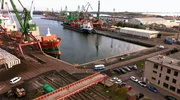 Die &bdquo;Expedition Oder" reist weiter - von der Nei&szlig;em&uuml;ndung bei Ratzdorf bis ans Stettiner Haff, immer entlang des deutsch-polnischen Grenzstroms. Robur im Hafen von Szczecin.