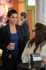 Noch ahnt Jane Rizzoli (Angie Harmon, l.) nicht, dass sie mit Claire Hanes (Rebecca Corry) Ärger bekommt. +++ Noch ahnt Jane Rizzoli (Angie Harmon, l.) nicht, dass sie mit Claire Hanes (Rebecca Corry) Ärger bekommt. +++