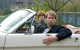 Von ganz neuer Abenteuerlust beseelt, hat Luise (Barbara de Koy)  Joe (Tillbert Strahl) f&uuml;r ein paar Tage in die Bahnhofs-WG eingeladen.