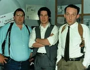Pose f&uuml;rs Abschiedsfoto: Peter H&ouml;llerer (Wolf Bachofner, l.) Kommissar Moser (Tobias Moretti, M.) und Assistent Stockinger (Karl Markovics, r.).