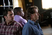 PSYCH &ndash; Szene mit James Roday als Sean Spencer, Dule Hill als Burton 'Gus' Guster und Steven Weber als Jack Spencer.