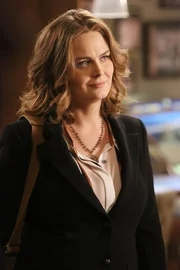 Brennan (Emily Deschanel) macht der Fall sehr zu schaffen. Seit Wochen leidet sie an Schlaflosigkeit und wird von Albträumen verfolgt. Brennan (Emily Deschanel) macht der Fall sehr zu schaffen. Seit Wochen leidet sie an Schlaflosigkeit und wird von Albträumen verfolgt.