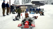 Gro&szlig;e Hoffnung: Bobfahrer Gamser (Sebastian Bezzel, Mitte vorne) will gewinnen.