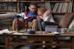 Fred Flarsky (Seth Rogen, l.); Charlotte Field (Charlize Theron, r.)