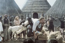 Die Nubier tragen Jack (Michael Douglas, M.) auf H&auml;nden ...