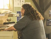 Bei der Aufkl&auml;rung eines dreifachen Mordes bekommt das Team Unterst&uuml;tzung von Verschw&ouml;rungstheoretiker Jerry Ortega (Jorge Garcia) ...