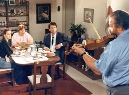 (v.l.n.r.) Candice Webster (Diamy Spencer); Betty Webster (Sharon Madden); Victor (Thierry Lhermitte); Bull Webster (Bud Spencer)