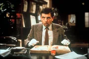 Mr. Bean (Rowan Atkinson) bereitet den Empfang der Queen vor.