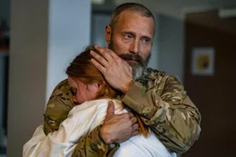 l-r: Mathilde (Andrea Heick Gadeberg), Markus (Mads Mikkelsen).