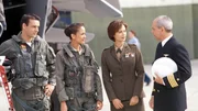 V.l.: Harmon Rabb, Jr. (David James Elliott), Rep. Bobbi Latham (Anne-Marie Johnson), Sarah MacKenzie (Catherine Bell), Captain Jack Murphy (Joe Spano)