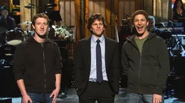 Nachdem der Kinofilm "The Social Network" kein schmeichelhaftes Bild auf Zuckerberg wirft, versucht dieser, gegenzusteuern &ndash; etwa mit einem selbstironischen Auftritt bei "Saturday Night Live".
