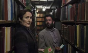 Carolyn Martens (Fiona Shaw, l.); Martin (Adeel Akhtar, r.)