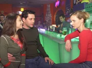 MDR Fernsehen IN ALLER FREUNDSCHAFT FOLGE 224, "Wahl der Waffen", am Montag um 11:40 Uhr. Philipp Brentano (Thomas Koch) weist die Avancen von Viola Stein (Simone Hanselmann) zurück und gibt ihr deutlich zu verstehen, dass er mit Arzu (Arzu Bazmann) glücklich ist. MDR Fernsehen IN ALLER FREUNDSCHAFT FOLGE 224, "Wahl der Waffen", am Montag um 11:40 Uhr. Philipp Brentano (Thomas Koch) weist die Avancen von Viola Stein (Simone Hanselmann) zurück und gibt ihr deutlich zu verstehen, dass er mit Arzu (Arzu Bazmann) glücklich ist.