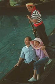 Jim (James Belushi), Cheryl (Courtney Thorne-Smith) Jim (James Belushi), Cheryl (Courtney Thorne-Smith)