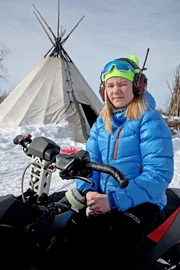 Mina Ariane zwischen Tradition und Moderne. Mina Ariane zwischen Tradition und Moderne.