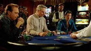 Das Pokerturnier beginnt und (v.l.) Peter Coe (David Cassidy), Trent Aldridge (Scott Hoxby) und Bo Mattinson (Kevin Scott Allen) kämpfen um die Meisterschaft. Das Pokerturnier beginnt und (v.l.) Peter Coe (David Cassidy), Trent Aldridge (Scott Hoxby) und Bo Mattinson (Kevin Scott Allen) kämpfen um die Meisterschaft.