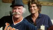 Der Mann aus dem Kiosk, Doc Brisby (Keenan Wynn) und Jonathan Smith (Michael Landon)