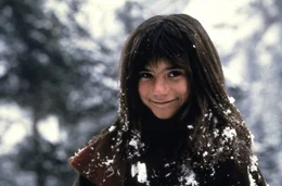 Mit 12 Jahren ist Ronja (Hanna Zetterberg) zu einem forschen, neugierigen M&auml;dchen herangewachsen, ganz nach dem Geschmack des Vaters.
