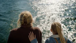 Romy (Vita Heijmen) m&ouml;chte ihrer Oma Stine (Beppie Melissen) eine Freude machen und die beiden begeben sich auf eine abenteuerliche Reise.