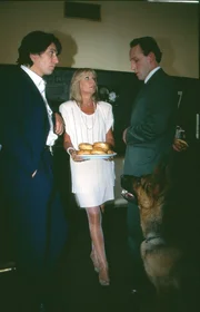 Die Kaffeehaus-Besitzerin Irene Neumann war die Geliebte des Toten. Weil sie kein Alibi f&uuml;r die Tatnacht hat, nehmen Kommissar Moser und Stockinger sie in die Zange.