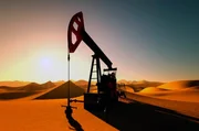 Ein &Ouml;l-Bohrturm in der W&uuml;ste: Sinnbild f&uuml;r den Aufstieg des fossilen Brennstoffs zur globalen Weltmacht