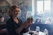 Julie Hoppelt (Nicola Stephenson) ist die neue Kunstlehrerin an der Akademie. Julie Hoppelt (Nicola Stephenson) ist die neue Kunstlehrerin an der Akademie.