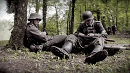 Bildunterschrift: Pervitin war innerhalb der Wehrmacht weit verbreitet: Von den Frontsoldaten &uuml;ber Panzerverb&auml;nde bis hin zu den Piloten der Luftwaffe schluckten nicht nur kleine Soldaten-Trupps die Tabletten, sondern ganze Bataillone. Schnell nutzen Soldaten Pervitin auch zur Entspannung wie Alkohol und Zigaretten - die "Panzerschokolade" wird f&uuml;r sie zur Droge. (Reenactment)