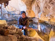 Hans Rohrmoser Besitzer der Loosbühelalm bei der Höhle wo im zweiten Weltkrieg der Deserteuer Santner Unterschlupf fand Hans Rohrmoser Besitzer der Loosbühelalm bei der Höhle wo im zweiten Weltkrieg der Deserteuer Santner Unterschlupf fand