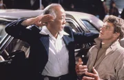 Miyagi (Noriyuki '"Pat" Morita, l.); Daniel (Ralph Macchio, r.)