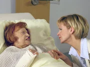 MDR Fernsehen IN ALLER FREUNDSCHAFT FOLGE 225, "Vergesslichkeiten", am Montag um 11:40 Uhr. Gespräch zwischen Dr. Kathrin Globisch (Andrea Kathrin Loewig) und Maria Herrmann (Brigitte Mira). MDR Fernsehen IN ALLER FREUNDSCHAFT FOLGE 225, "Vergesslichkeiten", am Montag um 11:40 Uhr. Gespräch zwischen Dr. Kathrin Globisch (Andrea Kathrin Loewig) und Maria Herrmann (Brigitte Mira).