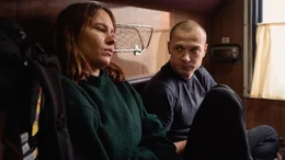 Abteil Nr. 6 Stammen aus verschiedenen Welten: Seidi Haarla als Laura, Yuriy Borisov als Ljoha  Copyright: SRF/Aamu Film Company/Sami Kuokkanen