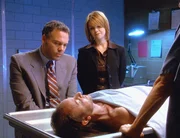 Der Tod des Radiomoderators Ray Garnett (Fisher Stevens) gibt Rätsel auf. Die Detectives Goren (Vincent D'Onofrio) und Eames (Kathryn Erbe) ermitteln. Der Tod des Radiomoderators Ray Garnett (Fisher Stevens) gibt Rätsel auf. Die Detectives Goren (Vincent D'Onofrio) und Eames (Kathryn Erbe) ermitteln.