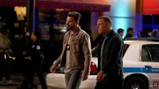 Adam Ruzek (Patrick John Flueger, l.) und Hank Voight (Jason Beghe, r.)