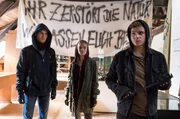 Tom Gronau (Erik), Leonie Wesselow (Paula), Matti Schmidt-Schaller (Morten). Tom Gronau (Erik), Leonie Wesselow (Paula), Matti Schmidt-Schaller (Morten).