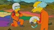 L-R: W&auml;hrend Lisa bei einer Schulauff&uuml;hrung von "Casablanca" mitspielt, ist Smithers frustriert, weil er bei Burns nicht landen kann.