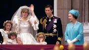 Prinz Charles und Prinzessin Diana mit Queen Elisabeth II an ihrer Hochzeit.